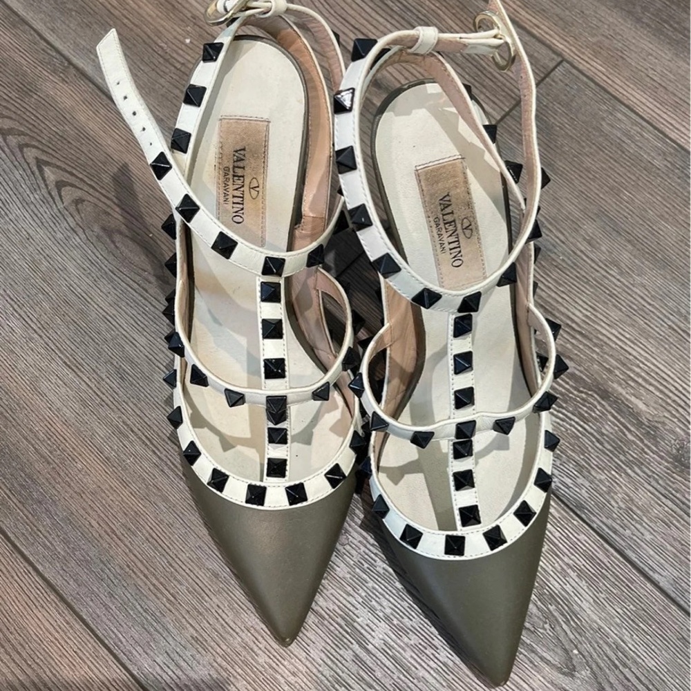 ❌SOLD❌Valentino Rockstud T-strap